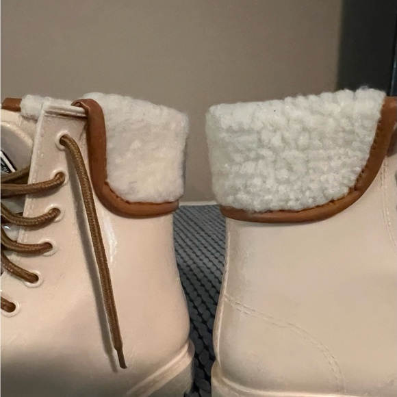 NEW Kenneth Cole REACTION size 8 Medium width Rain Lace Up Boot White in box - Picture 12 of 14